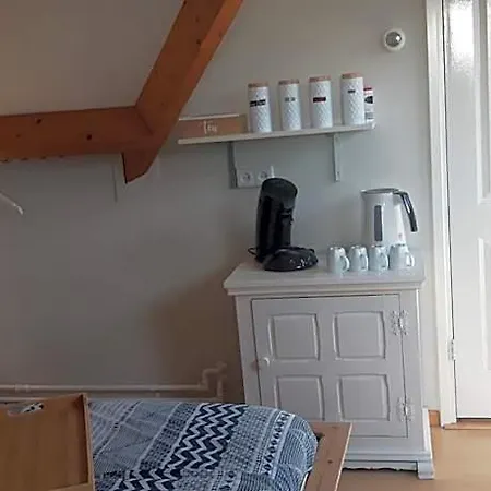 Eendrachtweg 4 Bed and Breakfast 3*